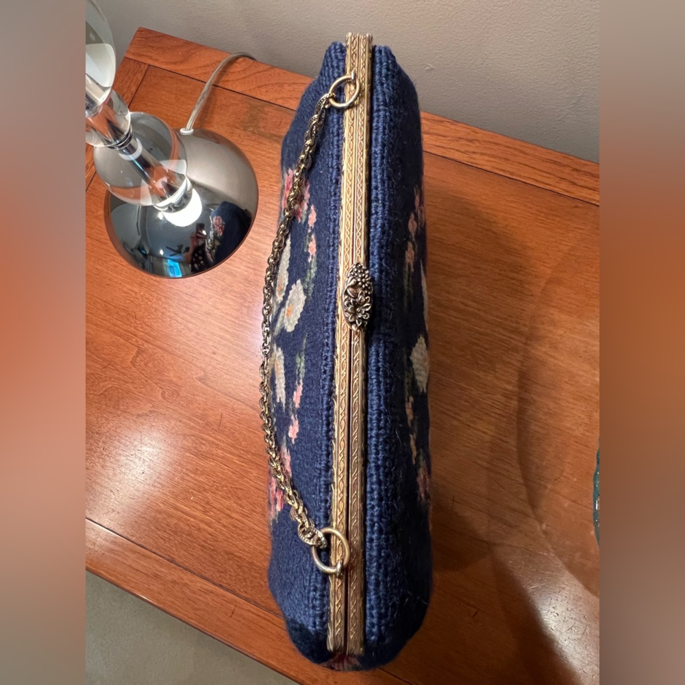 Vintage Antique Floral Needlepoint Tapestry Handbag in Beautiful Condition - Picture 5 of 11